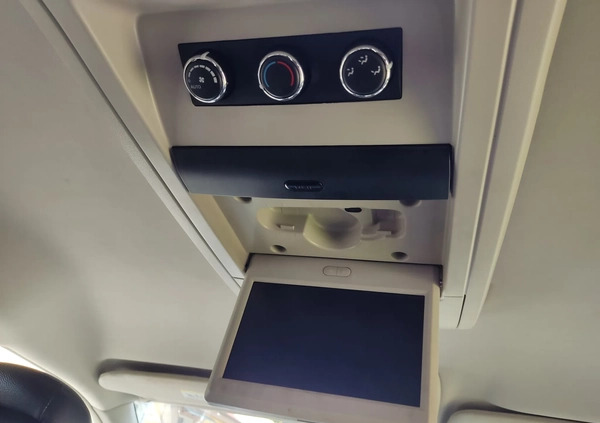 Chrysler Town &amp; Country cena 55900 przebieg: 222000, rok produkcji 2016 z Swarzędz małe 121
